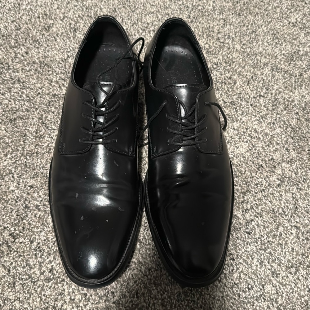 Black Kenneth Cole dress shoes!